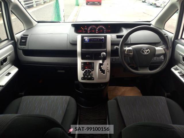 Toyota VOXY 2010-10 289192-2