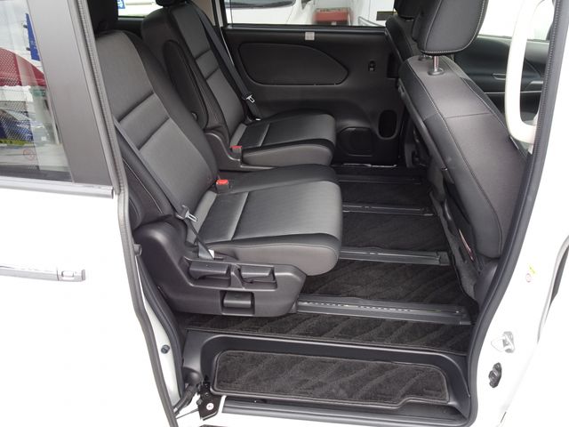 Nissan SERENA 2019-11 183698-23
