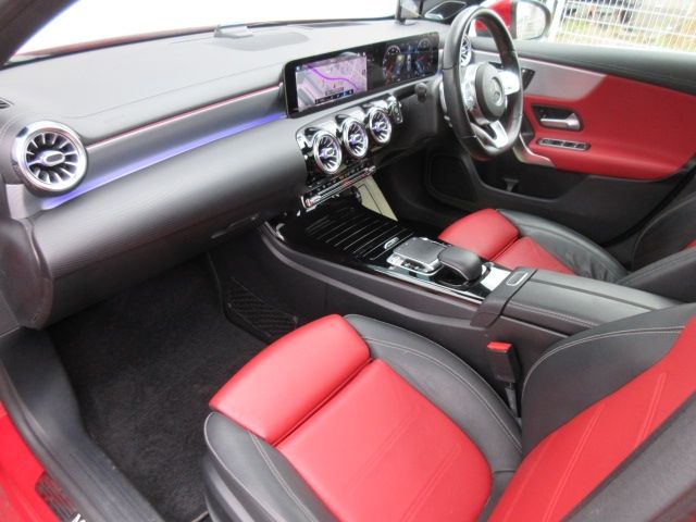 Mercedes Benz A-CLASS 2018-12 189964-28