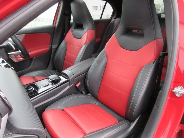 Mercedes Benz A-CLASS 2018-12 189964-27