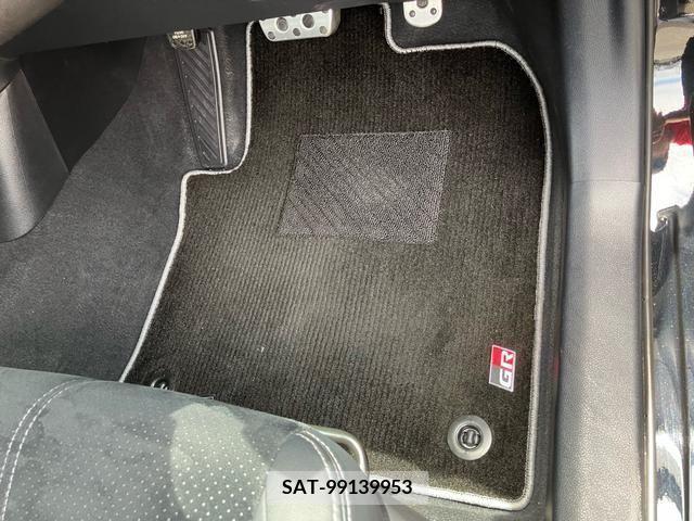 Toyota PRIUS PHV 2019-03 322601-11