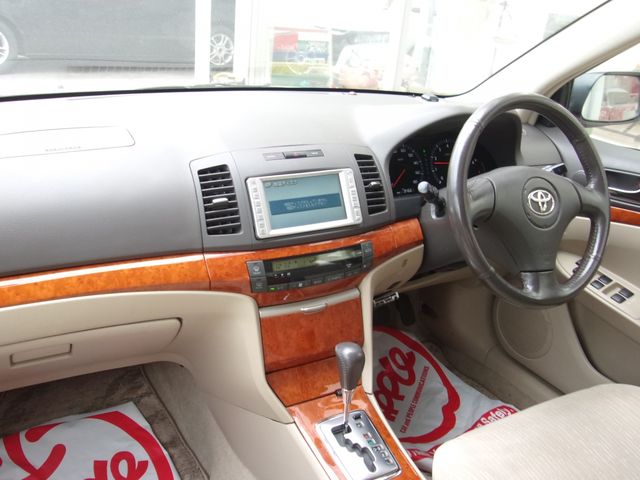 Toyota PREMIO 2005-01 182528-1