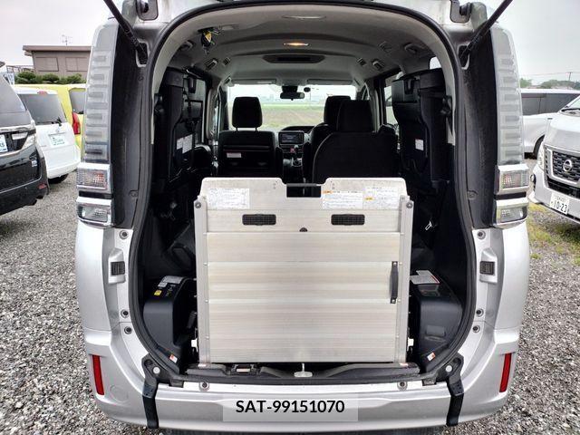 Toyota VOXY 2019-03 288938-7