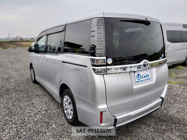 Toyota VOXY 2019-03 288938-8
