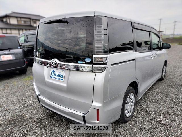 Toyota VOXY 2019-03 288938-9