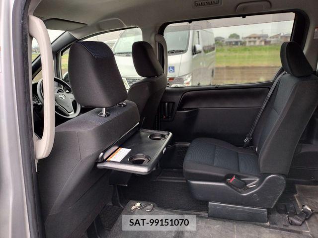 Toyota VOXY 2019-03 288938-3