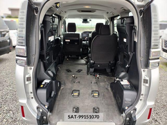 Toyota VOXY 2019-03 288938-5