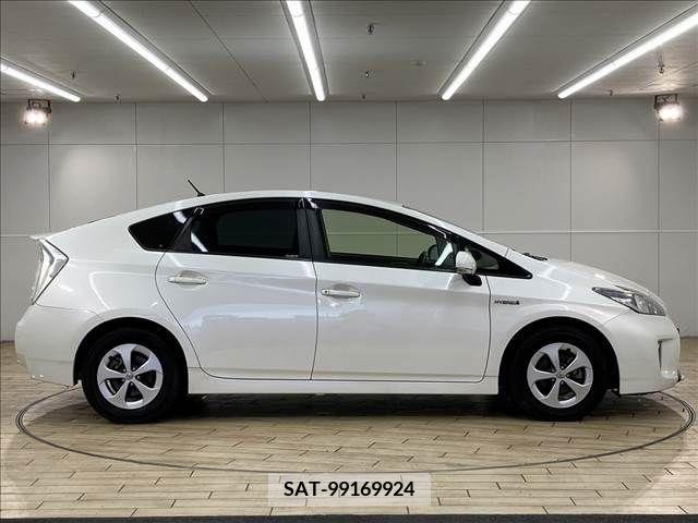 Toyota PRIUS 2013-07 281972-16