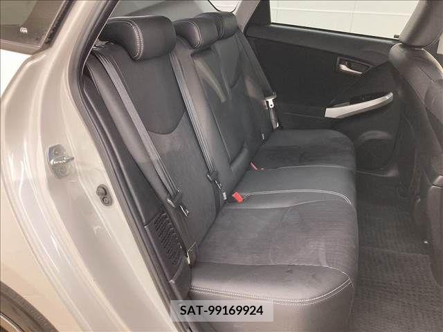 Toyota PRIUS 2013-07 281972-12