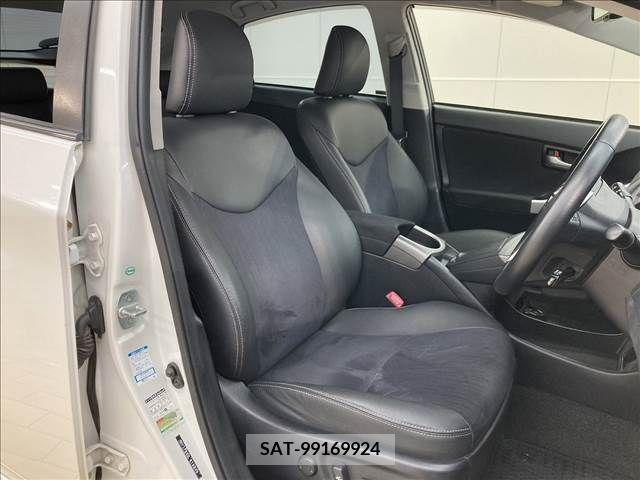 Toyota PRIUS 2013-07 281972-11