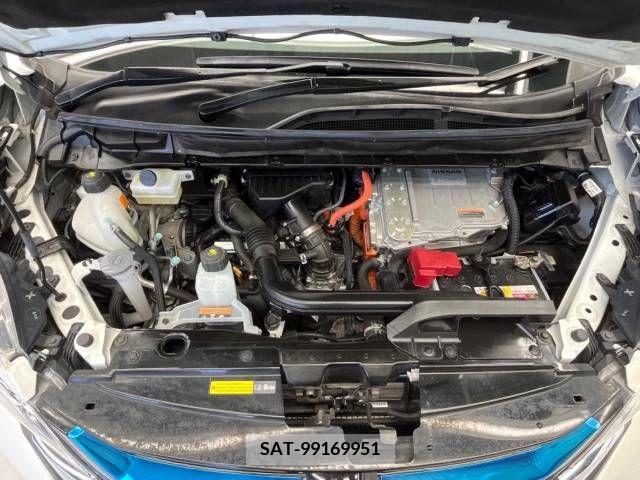 Nissan SERENA 2018-05 253262-19