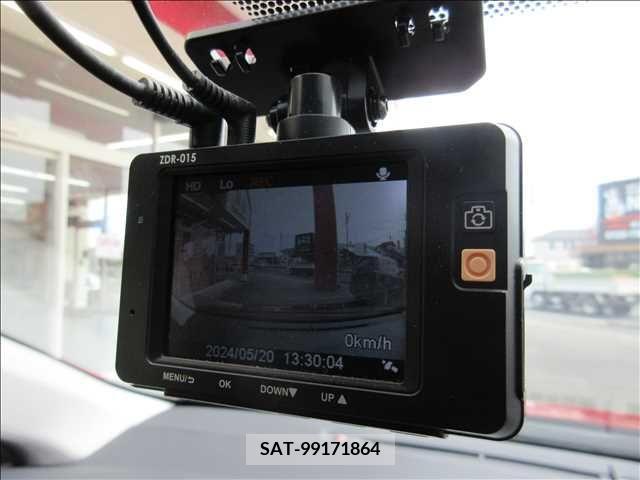 Toyota AURIS 2013-10 261509-6