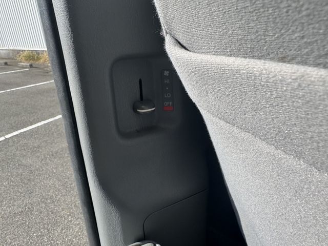 Toyota HIACE COMMUTER 2006-03 185598-24