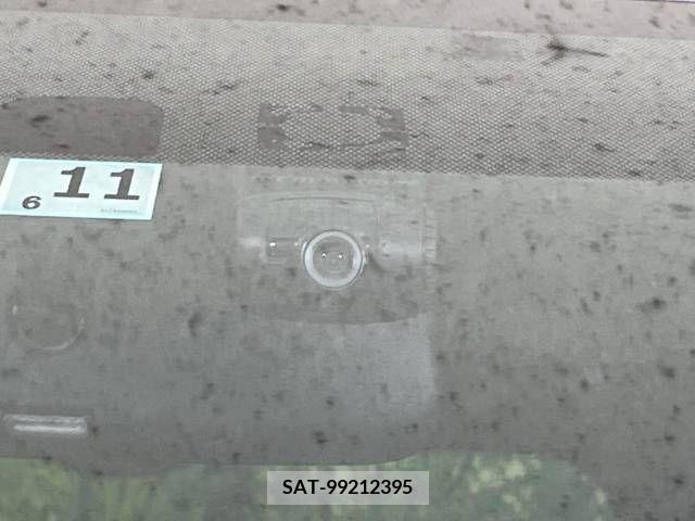 Toyota NOAH 2015-11 321458-5