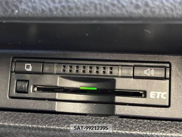 Toyota NOAH 2015-11 321458-4