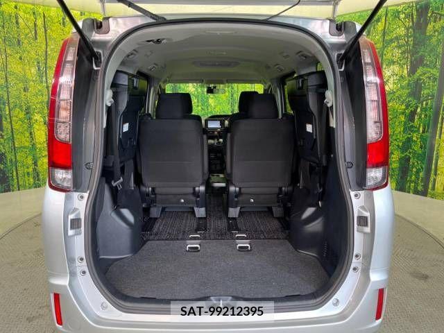 Toyota NOAH 2015-11 321458-11