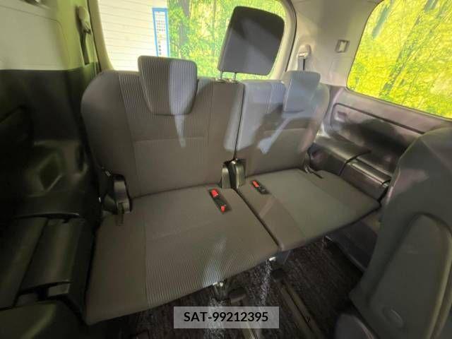 Toyota NOAH 2015-11 321458-10