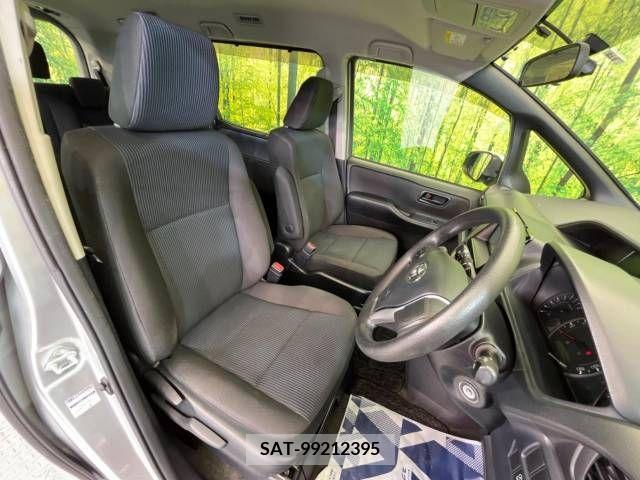 Toyota NOAH 2015-11 321458-8