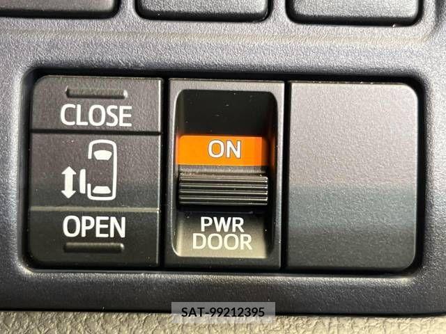 Toyota NOAH 2015-11 321458-6