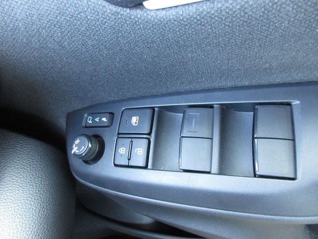 Toyota YARIS 2020-10 180983-11