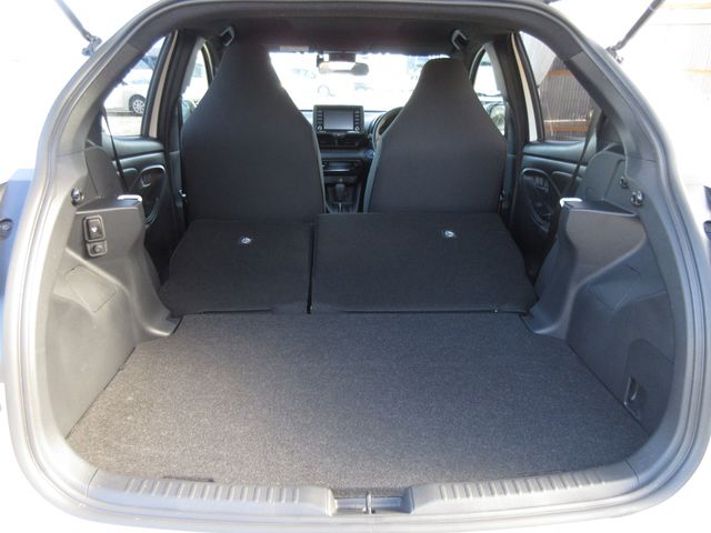 Toyota YARIS 2020-10 180983-25