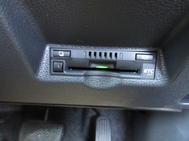 Toyota YARIS 2020-10 180983-13