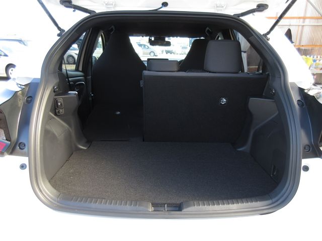 Toyota YARIS 2020-10 180983-24
