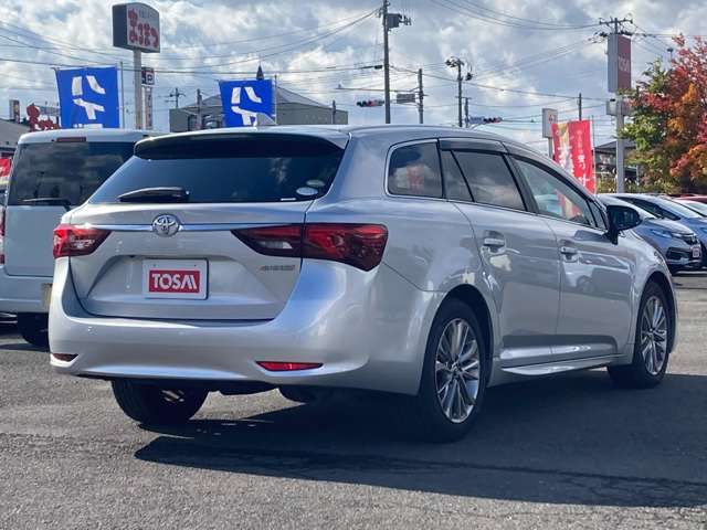 Toyota AVENSIS 2015-12 181406-1