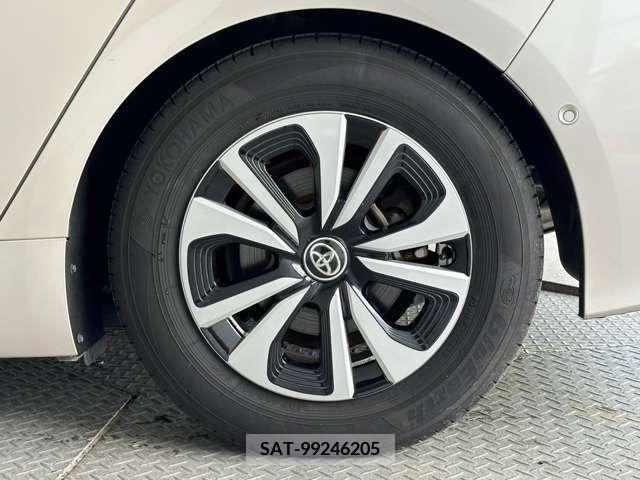 Toyota PRIUS PHV 2019-01 212749-14