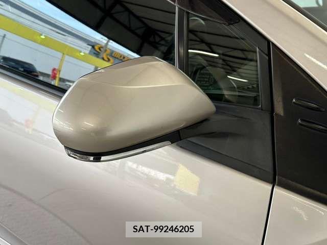 Toyota PRIUS PHV 2019-01 212749-12
