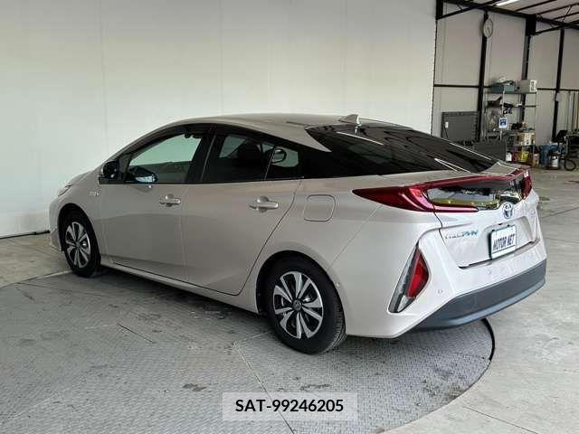 Toyota PRIUS PHV 2019-01 212749-11