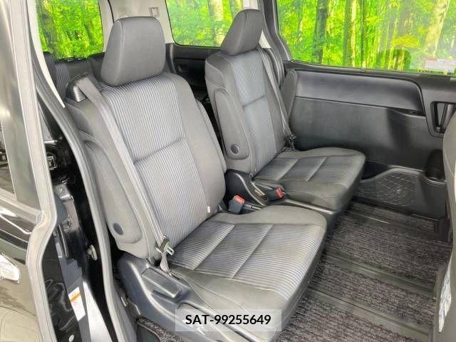 Toyota VOXY 2016-12 347086-11