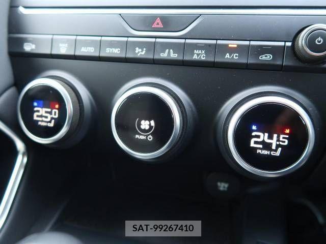 Jaguar E-PACE 2019-03 215550-11