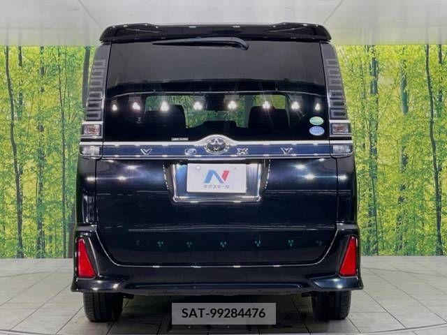 Toyota VOXY 2018-06 213822-16