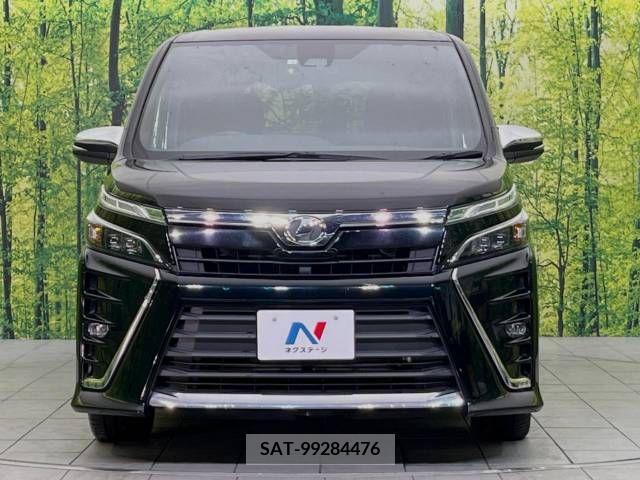 Toyota VOXY 2018-06 213822-15