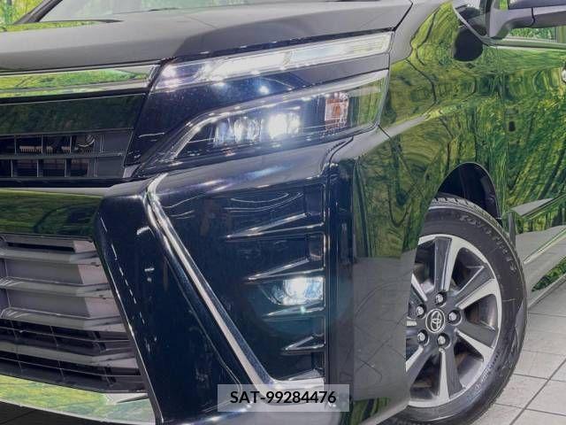 Toyota VOXY 2018-06 213822-13