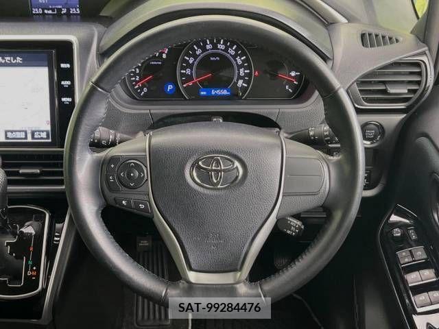 Toyota VOXY 2018-06 213822-12