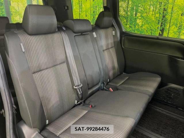 Toyota VOXY 2018-06 213822-9