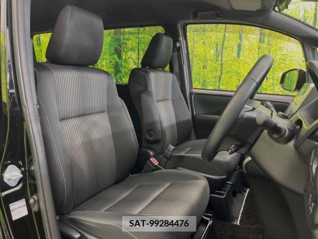 Toyota VOXY 2018-06 213822-8