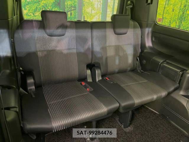 Toyota VOXY 2018-06 213822-10