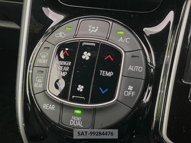 Toyota VOXY 2018-06 213822-7