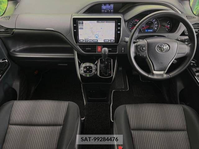 Toyota VOXY 2018-06 213822-1