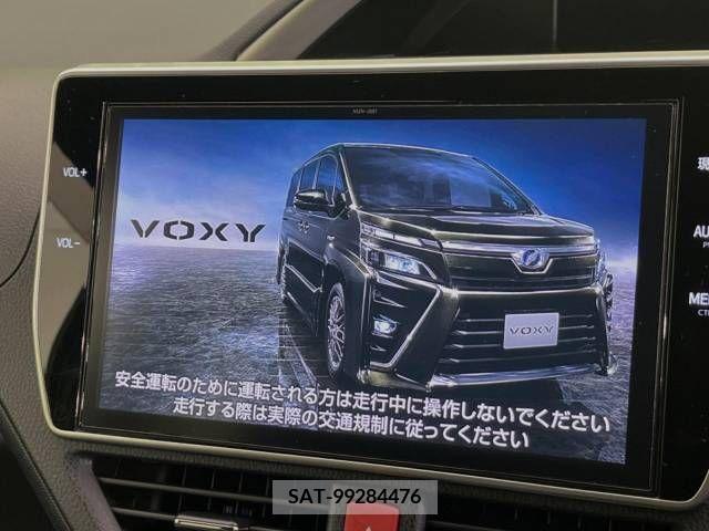 Toyota VOXY 2018-06 213822-3