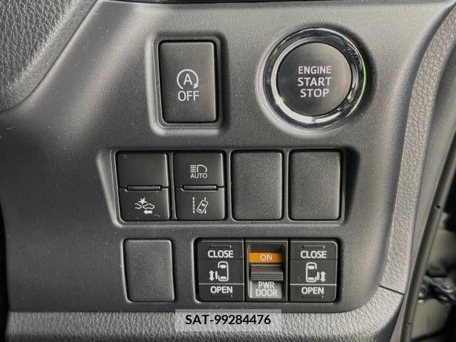 Toyota VOXY 2018-06 213822-4