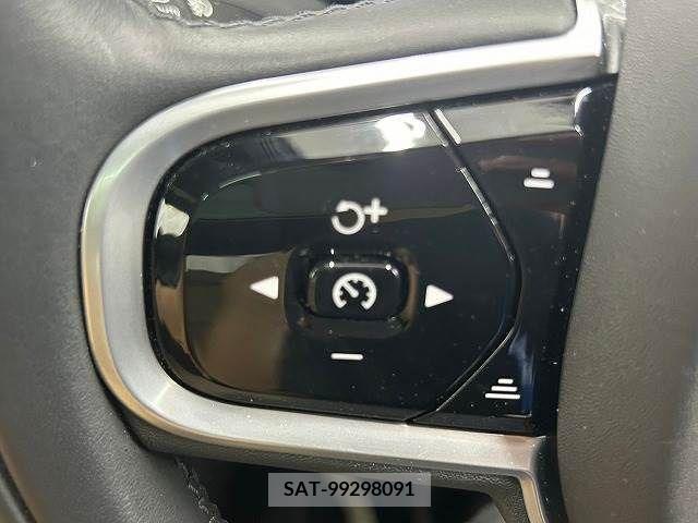 Volvo XC90 2022-02 320541-6
