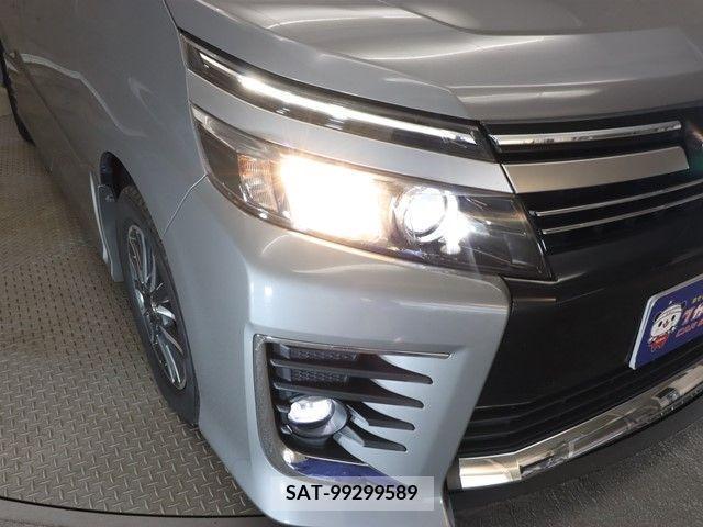 Toyota VOXY 2016-11 370469-19