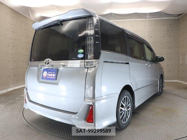 Toyota VOXY 2016-11 370469-1