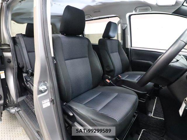 Toyota VOXY 2016-11 370469-3