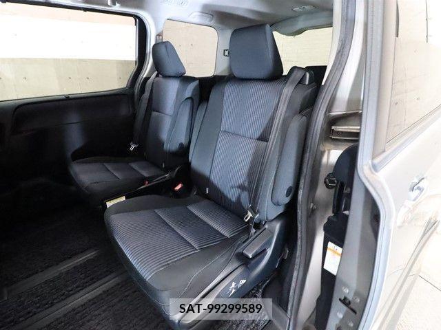 Toyota VOXY 2016-11 370469-6