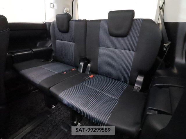 Toyota VOXY 2016-11 370469-7